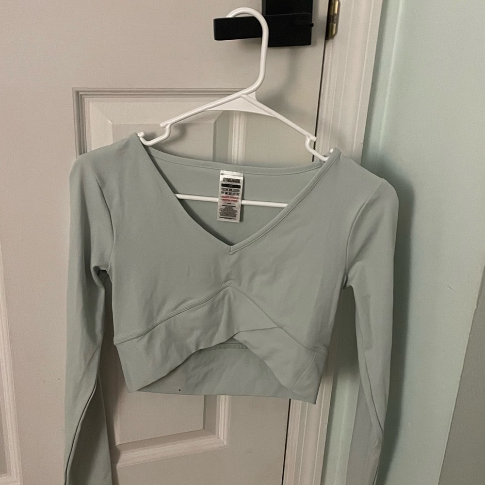 Gymshark cropped workout top NWOT